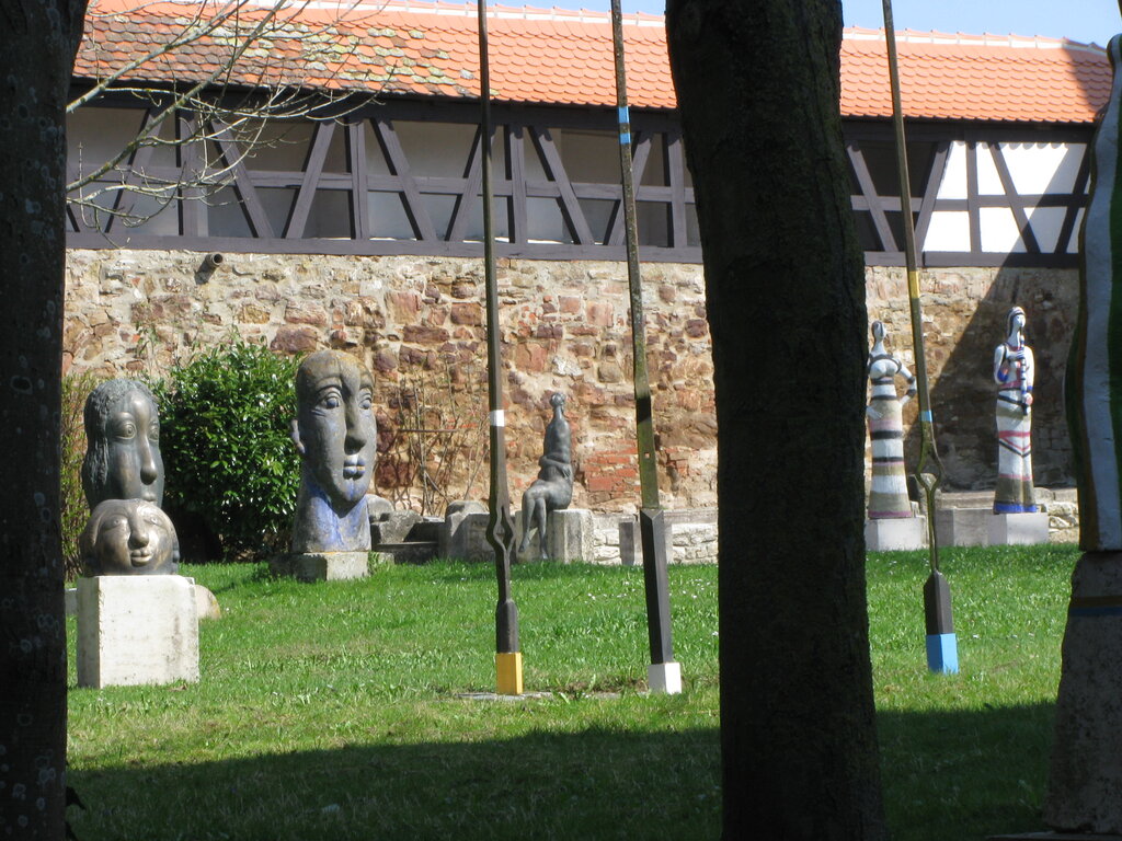 Skulpturen auf Burg Spielberg