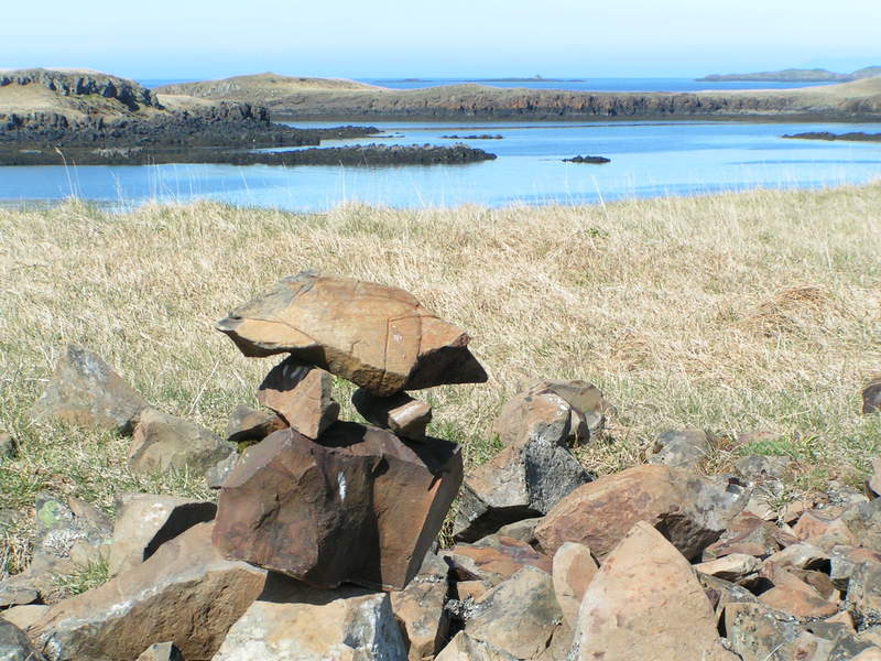 Steinmann am Leuchtturm von Stykkisholmur