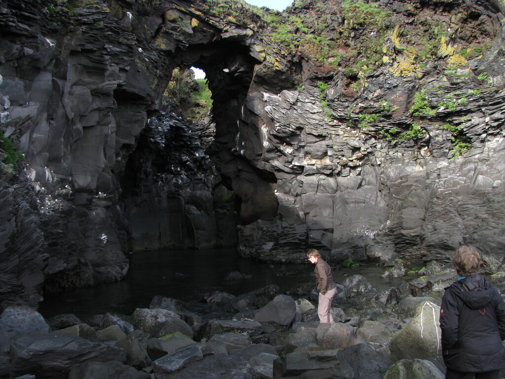 Grotte mit Felsentor