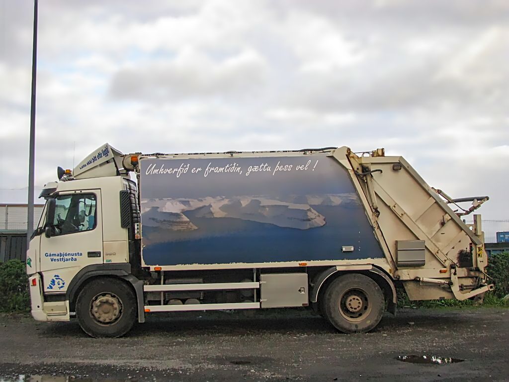 Müllwagen mit Wintermotiv