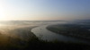 Nebelschwaden über dem Rhein