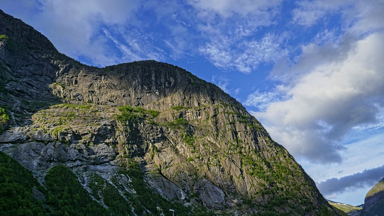 Steile Felswände