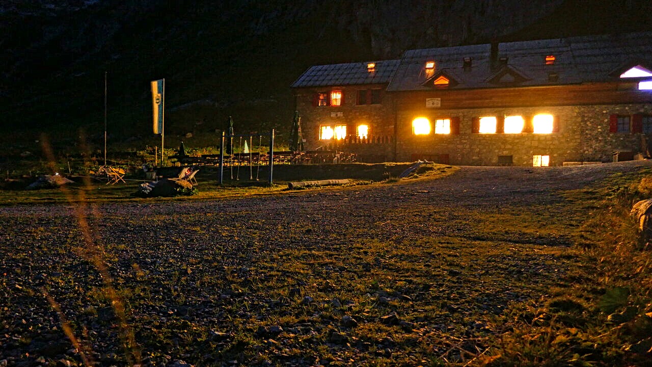 Ravensburger Hütte bei Nacht