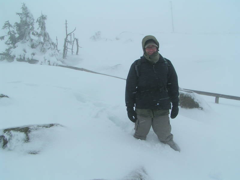  Claudio versinkt im Schnee